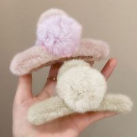 ฤดูหนาวหวานคลิปกรงเล็บผม Pompom Plush Ball คลิปผมปุยคลิปลื่นกรงเล็บผมขนาดใหญ่ Strong Hold อุปกรณ์เสริมผม-TIOH MALL