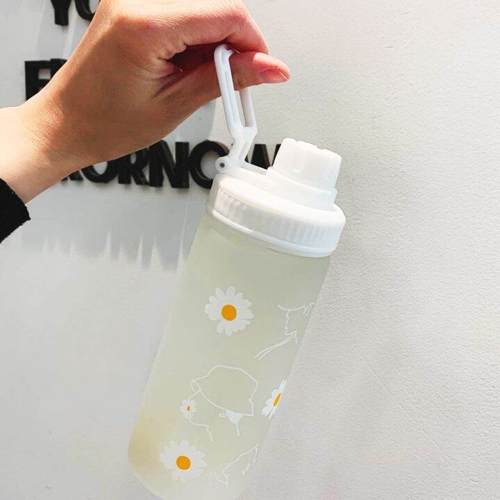 new-500m-cute-daisy-plastic-water-bottles-with-straw-portable-clear-frosted-bpa-free-water-bottle-for-kids-students-drinking-cup