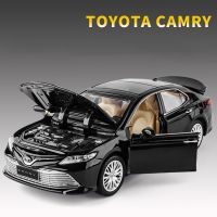 Chengzhen 1:32 TOYOTA Camry Alloy Diecasts Toy Vehicles Metal Toy Car Model Sound and light Collection Kids Toy