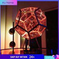 XU HOME โคมไฟอะคริลิค ไฟลูกบาศก์3D ฮูดดี้ แสงที่มีสีสัน ไฟกลางคืนทรงลูกบาศก์ ของใหม่ ขับเคลื่อนด้วย USB โคมไฟศิลปะร่างกายที่มีสีสัน บ้านในบ้าน