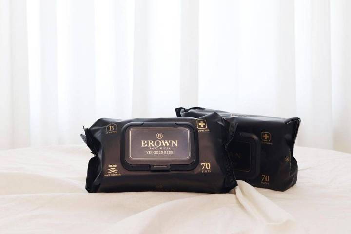 brown-vip-gold-blue-baby-wipes-บราวน์-วีไอพี-โกลด์บลู-เบบี้-ไวพส์-ทิชชู่เปียกสำหรับเด็กแรกเกิด-รุ่นวีไอพี-20-แผ่น-x-1-แพค