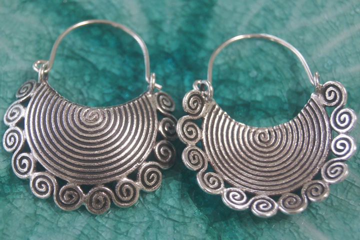 thai-design-earrings-silver-karen-hill-tribe-nice-handmade-สวยงาม-ตำหูเงินกระเหรี่ยงทำจากมือชาวเขาเงินแท้สวยงามยิ่งใช้ยิ่งเงางาม-สะดุดตา