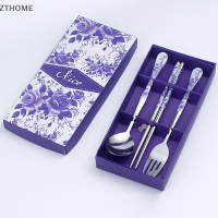 ZTHOME 3PC Set of Blue และ White Porcelain บนโต๊ะอาหารสแตนเลสตะเกียบช้อนส้อมกล่องของขวัญแบบพกพาชุดโต๊ะอาหาร