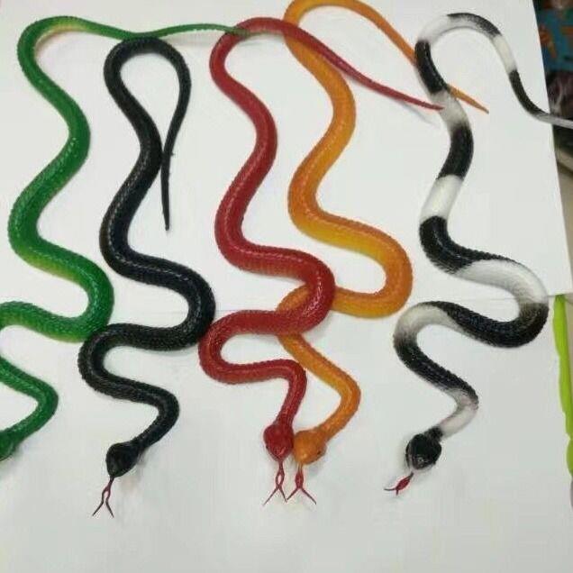 childrens-toys-simulation-animal-model-of-rubber-soft-rubber-snake-frightened-fake-snake-cobra-industries-present-a-parody-of-national-peoples-congress