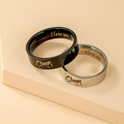 [COD] สีดำเทรนด์แฟชั่นสแตนเลสแหวนการ์ตูน i love you ตัวอักษรจับมือแหวนคู่เหล็กไทเทเนียม