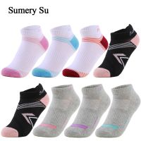 【Sock shop】2คู่/ล็อตวิ่งถุงเท้าผู้หญิงข้อเท้าสบายๆกลางแจ้งผ้าฝ้ายน่ารักที่มีสีสันลายกีฬาสีขาวสีเทาสีดำถุงเท้าสั้น11สี