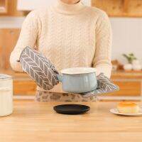 Cotton Hemp Gloves Heat Insulating Gloves Mats Two Piece Microwave Oven Heat Resistant and Scalding Resistant Gloves 1 Set