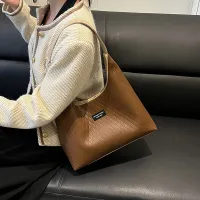 [COD] Commuting simple hand bag 2022 new womens winter diamond shoulder niche all-match net red underarm