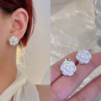 2022 New White Pearl Flower Ear Clip Modern Women 39;s Earrings Fashion Jewelry Fake Piercing Korean Style Wedding Accessories