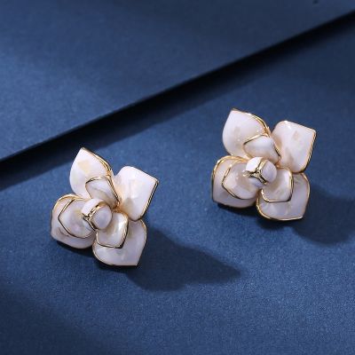 【YF】 Korean Elegant White Enamel Flower Clip on Earring for Women Simple Without Piercing Camellia Metal Earrings Statement Jewelry
