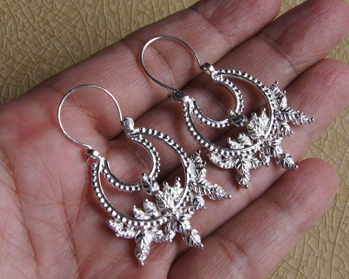 thai-design-earrings-flower-sterling-white-silver-925-ลวดลายไทย-น่ารักทำจากมึอลวดลายไทยตำหูเงินสเตอรลิงซิลเวอร-ขาว-สวยของฝากที่มีคุณค่างาม