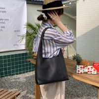 [COD] and summer Dongdaemun same style Korean version soft leather shoulder bag bright underarm Messenger Commuter cross-border minority