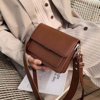 2022 new trendy winter internet celebrity single shoulder bag womens small bag western style small square bag with high-end sense wide shoulder strap messenger bag 【QYUE】