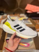 ?? รองเท้าวิ่ง Adidas Ultraboost 22 ของใหม่100% พร้อมกล่อง ป้ายครบไซส์ สินค้าถ่ายจากงานจริง  ใส่ได้ทั้งชายและหญิง ใส่สบาย  พร้อมจัดส่ง