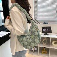 ชนกลุ่มน้อยเกาหลีจีบถุงเมฆ s -mat bubble underarm bag down dded jacket bag shoulder menger dumpg bag A710