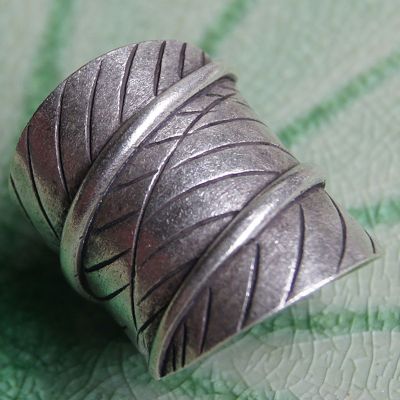 Really beautiful use with beauty as a valuable souvenir. ring flower uneven pattern pure silver Thai Karen hill tribe silver hand made Size7 7.5 and 9 really beautiful