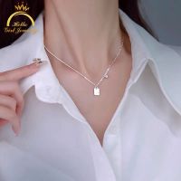 ใหม่ Lucky Square สร้อยคอผู้หญิง Light Luxury Niche Ins Niche Design จี้ Clavicle Chain Hello Girl