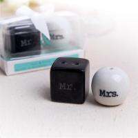 【▼Hot Sales▼】 reyx6368 ชุดเกลือเครื่องเทศเซรามิกที่เขย่าพริกไทย Mr. Mr. โถใส่เครื่องปรุงสามารถบาร์บีคิวเครื่องปรุงรสกระป๋องขวดสแตนเลสใส่เครื่องปรุงของขวัญงานแต่งงานขนาด3.3*3.3ซม. 1ชุด