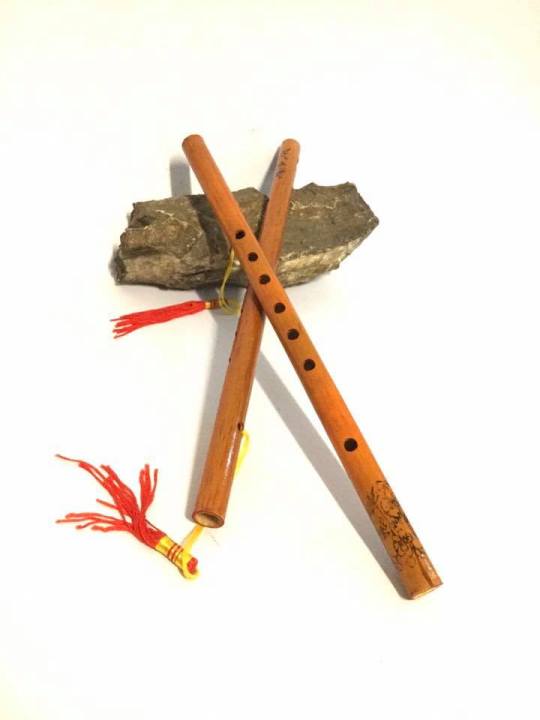 ขลุ่ยไม้ไผ่จีน Bamboo Flute ผูกด้ายแดงใช้สลายพลังไม่ดีเหนือศีรษะ ขนาด 33 X 1.4 ซม.