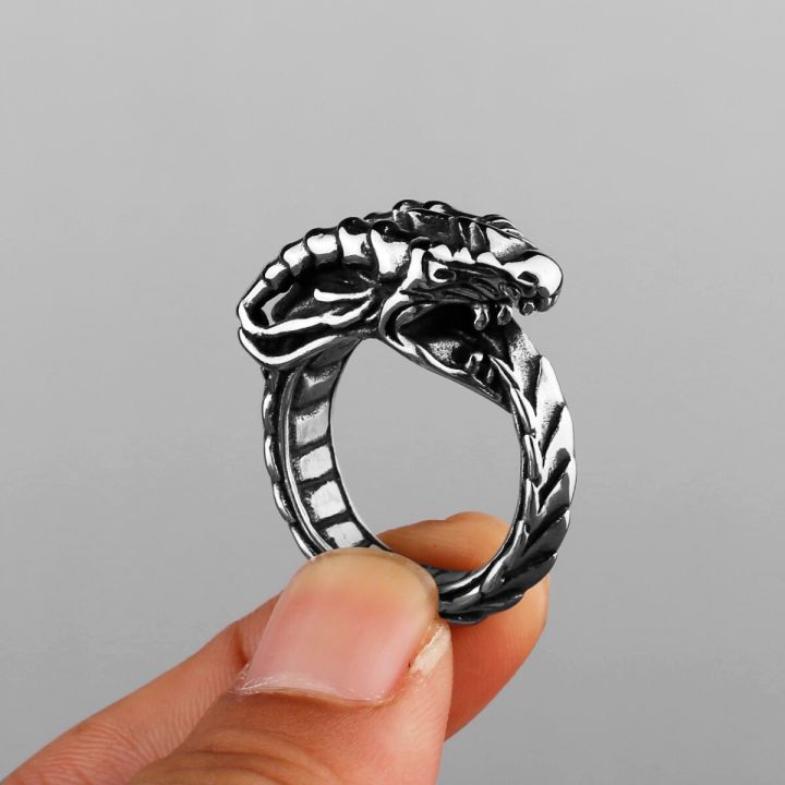 แหวนเหล็กไทเทเนียมสำหรับผู้หญิงลายมังกรบุคลิกภาพแหวนสำหรับผู้ชายแนวย้อนยุค