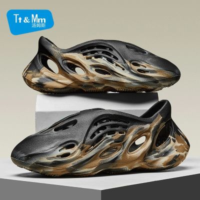 Toms Slippers Mens 2023 New Stepping on Shit Soft Bottom Beach Sandals Outdoor Driving Baotou Support