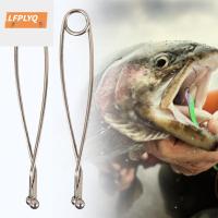 LFPLYQ Pesca แบบพกพาเบ็ดตกปลาคีมหนีบปลาปากกระจายอุปกรณ์ตกปลาคลิปตะขอตกปลาทีี่เปิดปากปลาคีมจับปลาตะขอตกปลาคีมถอนเบ็ดจับอุปกรณ์เสริมสำหรับตกปลา