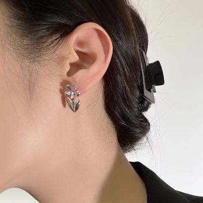 [COD] Korean version of niche design tulip earrings female ins style sweet and cute fashion light luxury high-end
