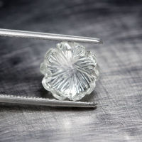 3.90 ct ไวท์ โทแพส แกะสลักดอกไม้ (White Topaz flower Carving)