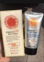 3W  CLINIC  SPF 50 PA+++ เนื้อครีมบางเบา ผสมมอยส์เจอร์ไรเซอร์ ใช้ได้ทุกสภาพผิวเลย ผิวแพ้ง่านก้อใช้ได้นะ ไม่มัน ไม่เหนอะหนะ