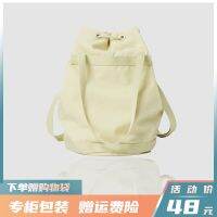 Uniqlo U กับกระเป๋าไหล่เอียงพร้อมกระเป๋าเด็กผู้หญิง2023ใหม่สีบริสุทธิ์กระเป๋าสะพายข้างของสีลูกอมสบายๆกระเป๋ากีฬา