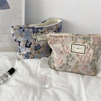 Fashion French Embossed Flower Cosmetic Bag Simple Large-capacity Portable Leisure Print Mobile Phone Walking Hand bag