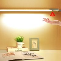 5 V USB Desk Lamp Hand Sweep Switch Table Lamp 3 Color Temperature Hand Scan Switch Reading Light for Study Bedside Cabinet