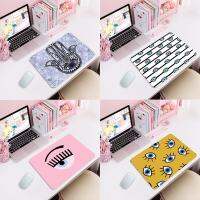 [HOT ZEXKLIOALQAQ 529] โชคดีตาชั่วร้ายยางแผ่นรองเมาส์เล่นเกมขนาดเล็ก M Ousepad แป้นพิมพ์ตารางเสื่อยางธรรมชาติสำนักงานตกแต่งพรมแผ่นรองเม้าส์