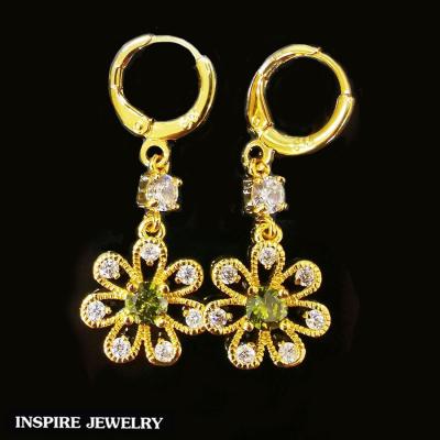 Inspire Jewelry ,ต่างหูพลอยเขียวส่อง ประดับเพชรCZ รูปดอกไม้แบบห้อยตุ้งติ้ง ตัวเรือนหุ้มทองแท้ 24K ขนาด 1.5 CM งานจิวเวลลี่ ปราณีต สวยหรู
