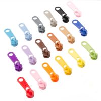 10-20 piece/lot High Quality Plastic Slider for 5 Nylon Coil Zipper DIY Zipper Puller Head For Sewing Tailor Tools 20colors