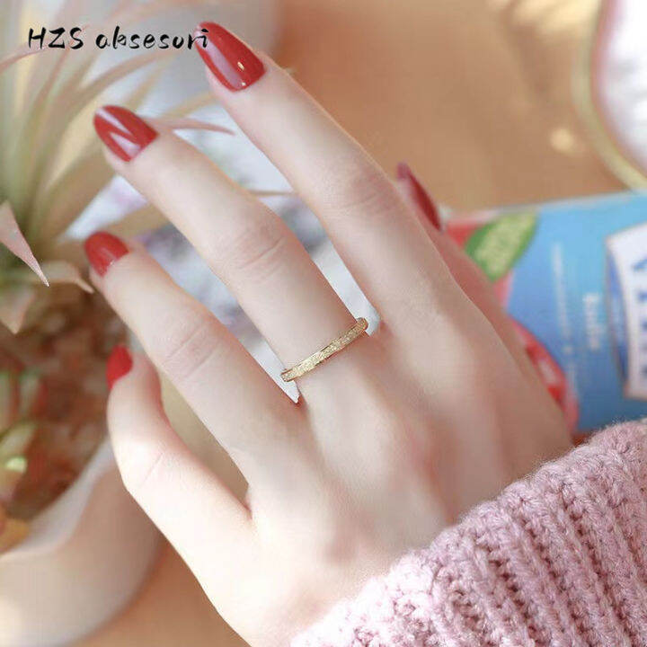 hzs-k-gold-แหวนสแตนเลสทรงกลมสำหรับผู้หญิง-fashion-simple-frosted-ring-2mm