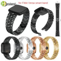 สายสายเหล็กสแตนเลสสำหรับ Fitbit Versa สายรัดข้อมือทดแทนสายสมาร์ทวอท์ชคริสตัลหรูหราพร้อมสร้อยข้อมือเพชร