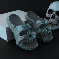 Men Slippers Gradient Personalized Studded Chain Decoration Skull Design Summer Outdoor Novelty Slide Thick Sole Platform Sandal