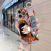 เคสสำหรับ Apple โทรศัพท์ iPhone 15 Plus 15 Pro 15 Pro Max พร้อมสายรัดข้อมือแบบนุ่มขอบสี่เหลี่ยมลูฟี่หนึ่งชิ้นชุบชุบเคสโทรศัพท์เคสโทรศัพท์นิ่มสุดหรู