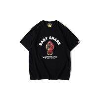 ยี่ห้อแฟชั่น BAPE เสื้อยืดผู้ชายแขนสั้น,ผ้าฝ้ายคอกลมหูฉลามทรงหลวมไซส์ใหญ่เข้าได้กับทุกชุด