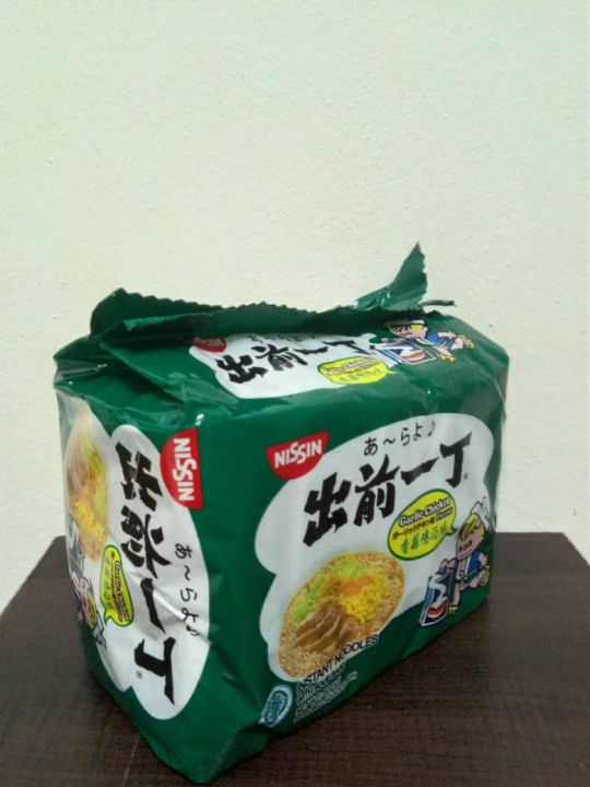 NISSIN Instant Noodles With Soup Base 出前一丁 Garlic Chicken Flavour 82g X ...