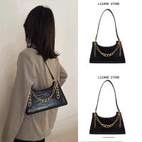 Black high-end net red niche French baguette fashion shoulder bag women 2023 new trendy Messenger armpit bag 【BYUE】