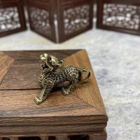 [Fast delivery] Retro brass solid money unicorn car keychain pendant Pixiu pendant metal crafts tea pet small ornaments