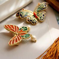 Butterfly Brooches for Women Charm Pearl Bow Tie Gold Color Brooch Pins Party Wedding Gifts Clothing Accessories Jewelry Gift