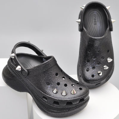 รองเท้าผู้หญิง Crocs ใหม่ 2021 รองเท้าส้นตึกหมุดย้ำเงา
