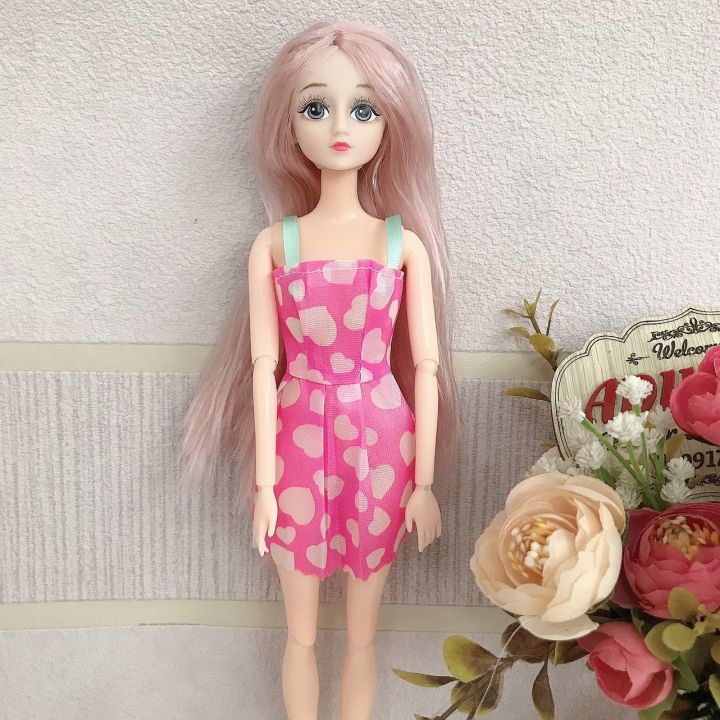 Những búp bê Barbie luôn khiến bạn thấy đáng yêu và thích thú. Quá trình tạo ra các búp bê này là một điều mà bạn không nên bỏ lỡ. Hãy xem ảnh để cảm nhận nét đẹp và tinh tế của những chiếc búp bê này.