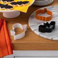 พิมพ์กดคุกกี้ Wilton, Celebrate Cookie Cutter พิมพ์กด Halloween Cookie Cutter  พิมพ์กดฟองดอง ขนมปัง แซนวิช ผักต่างๆ แพค 1 ชิ้น