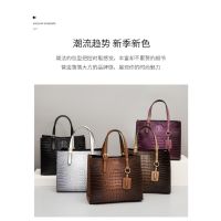 "Spot"Patent leather fashion soft-faced handbag casual shoulder bag Joker Messenger bag net red crocodile pattern handbag