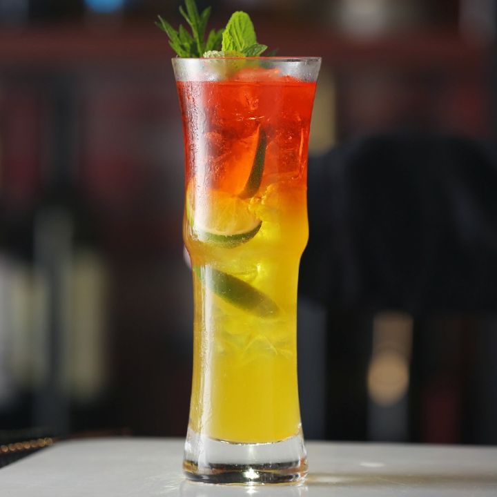 long-bar-drinks-a-cup-of-drink-a-cup-of-bamboo-transparent-water-in-a-glass-of-fruit-juice-cup-tea-cup-of-cocktail-glass