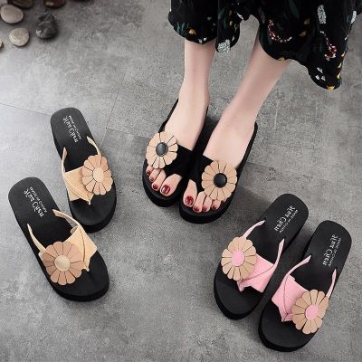 2022 the new fashion trend in cool slippers female summer flip-flops outside wear thick bottom wedges pinches high-heeled sandals